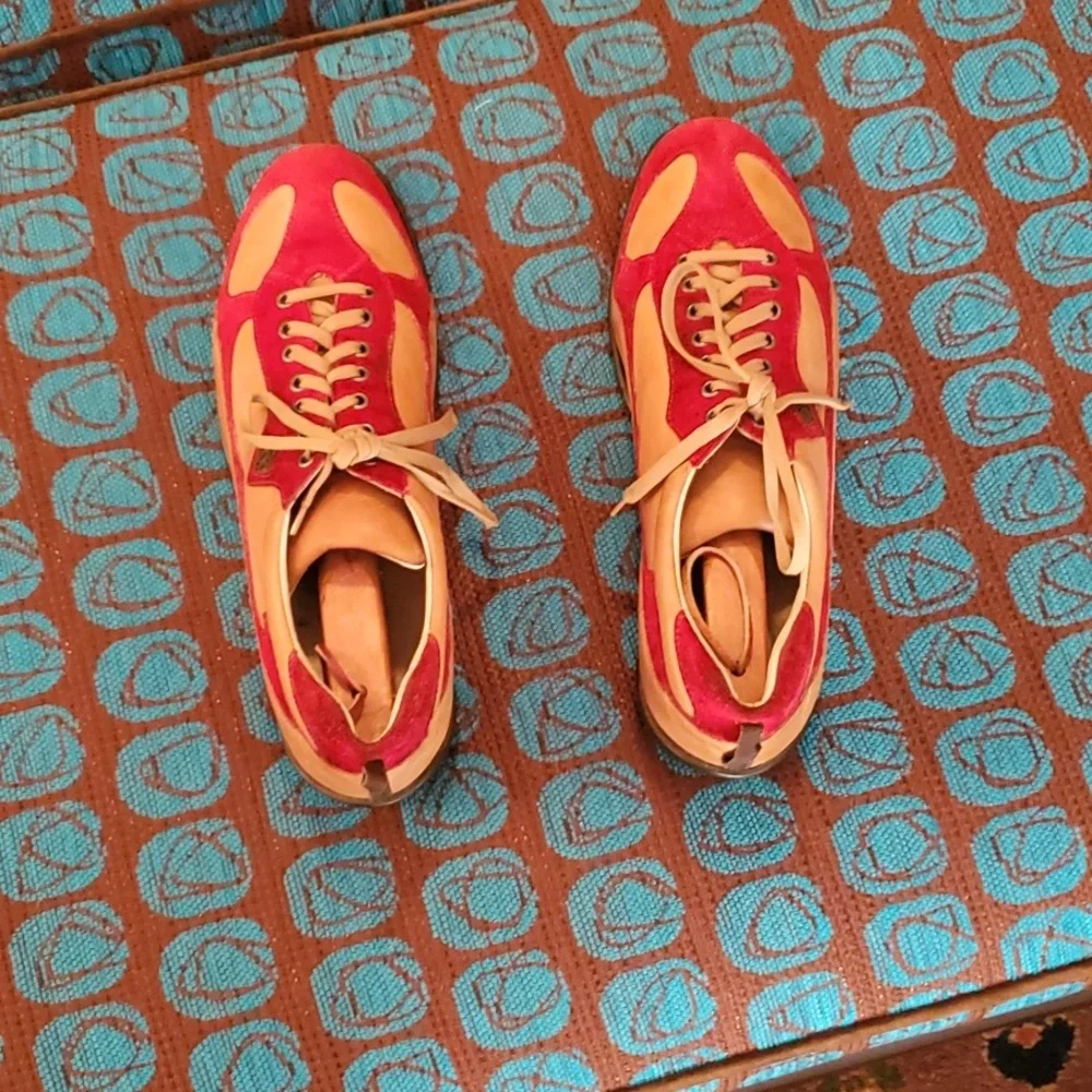 Stylish Red and Tan Men's Sneakers - Picture 8 of 16